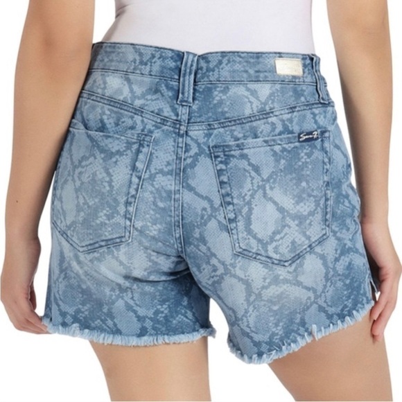 NWT-Seven7 Jeans Weekend Shorts Stretch Denim Snake Print size 10 Frayed hem - Picture 2 of 12